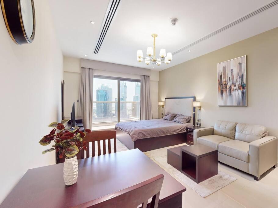 Stylish In Downtown Apartment Dubai